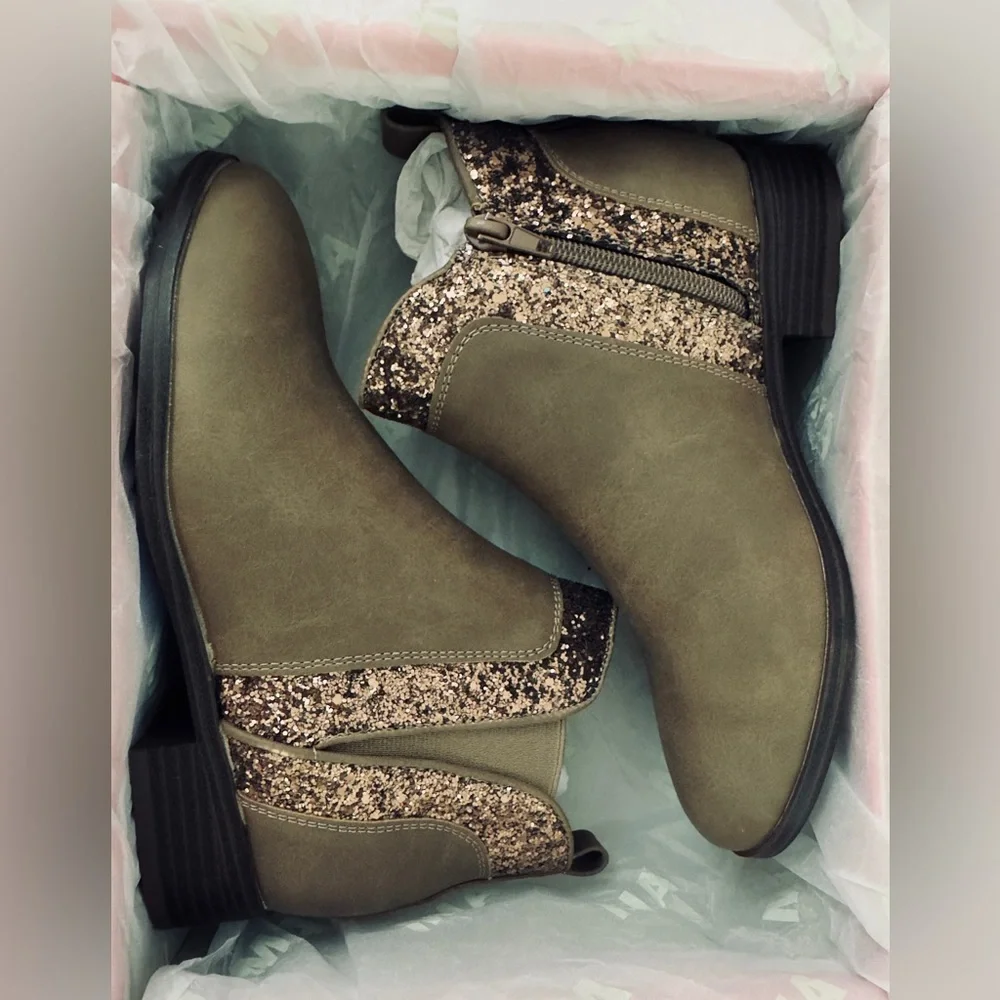 Mia Finche Brown Meadow Glitter Ankle Boots Zipper Inner Ankle Size 3  Kids. NWT